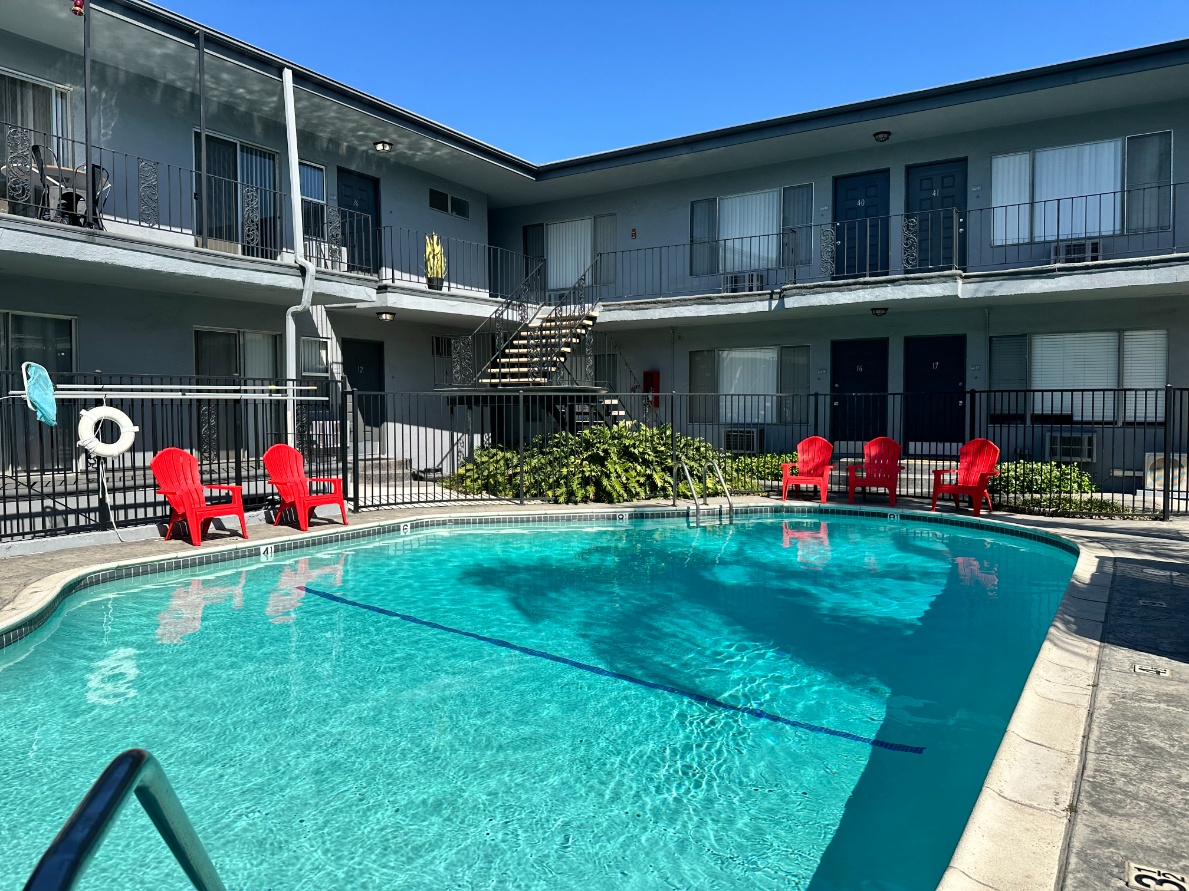 Swimming pool in the courtyard at Heritage 2353